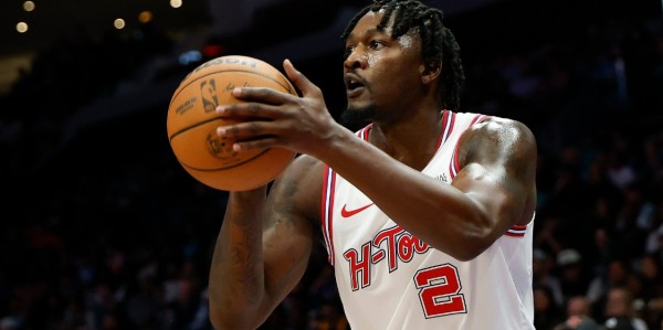 开云下载-忍无可忍！4年5270万，场均3分+三分24.3%，火媒破防：最烂的签约