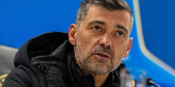 孔塞桑回应卡佩罗质疑，赛后发布会只待30秒离席