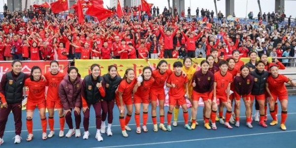 【邀请赛】邵子钦戴帽张馨远射 女足5比1泰国夺冠